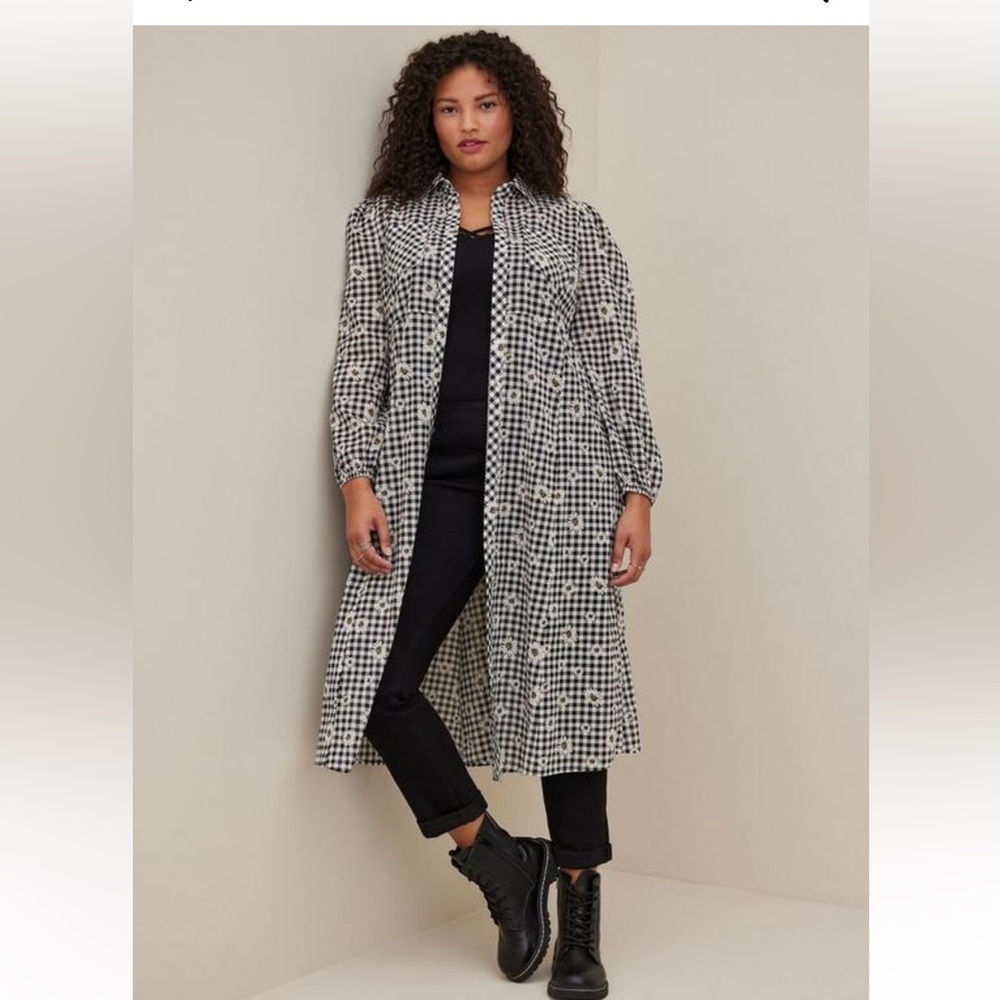 Torrid Plus size plaid black and white Kimono in size 4